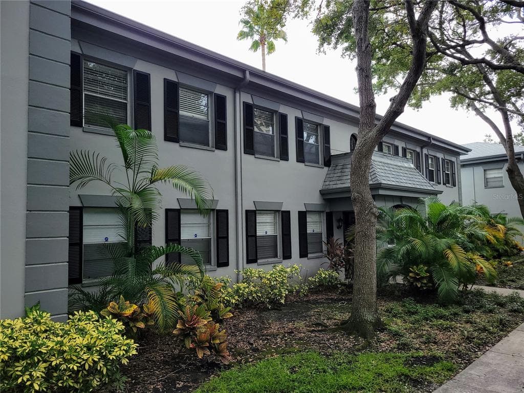 6925-A AVENUE DES PALAIS UNIT 1A