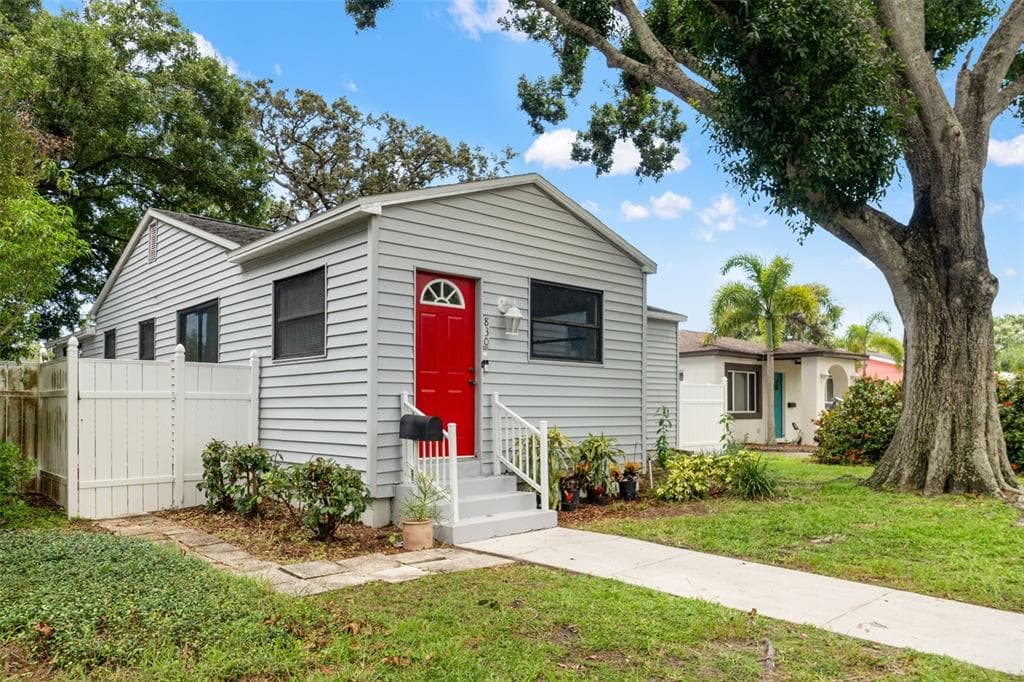 830 47TH AVENUE N ST PETERSBURG, FL 33703