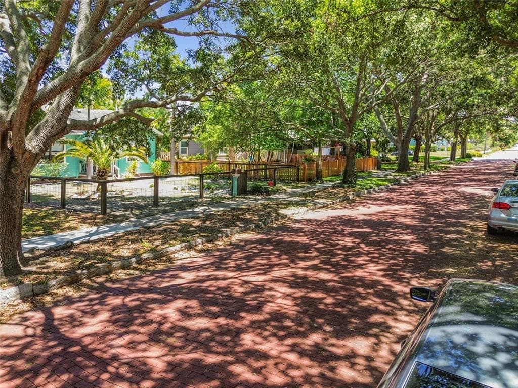 2421 7TH AVENUE N ST PETERSBURG, FL 33713