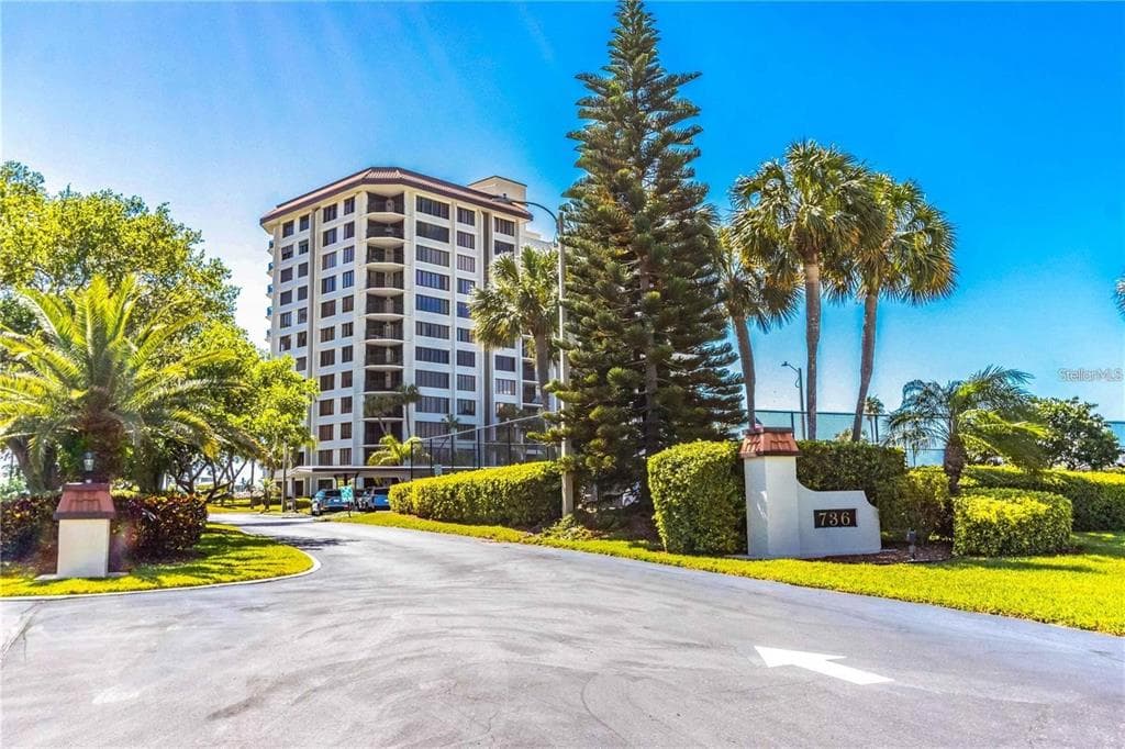 736 ISLAND WAY UNIT 302 CLEARWATER BEACH, FL 33767