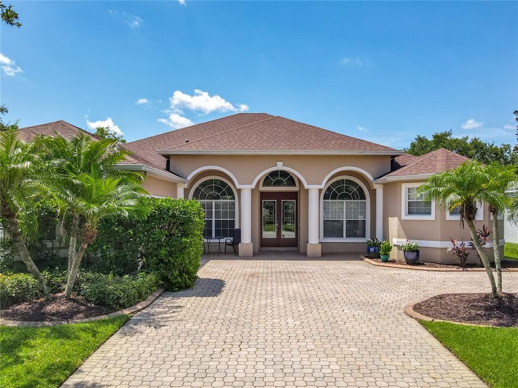 1900 CASCADES COVE DRIVE ORLANDO, FL 32820