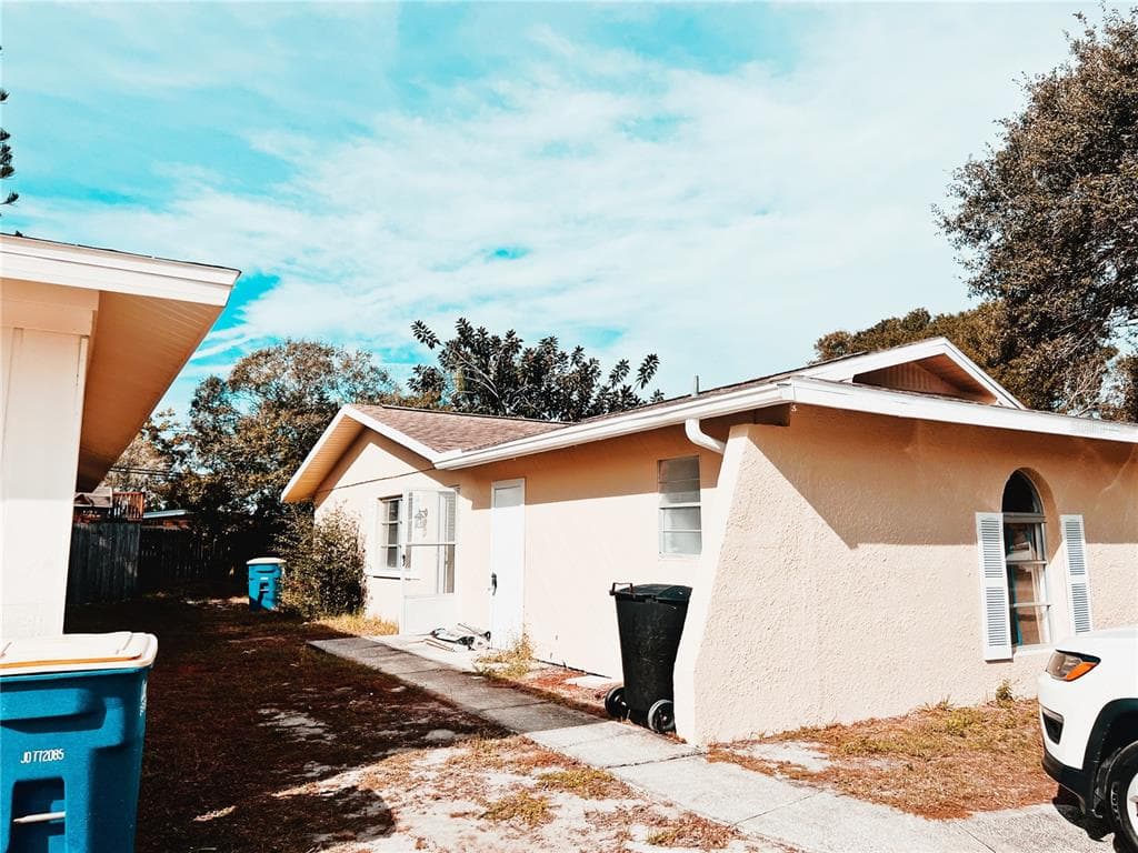 1118 AMBLE LANE CLEARWATER, FL 33755