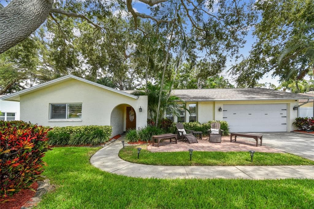 12801 KIMBERLY OAKS CIRCLE LARGO, FL 33774