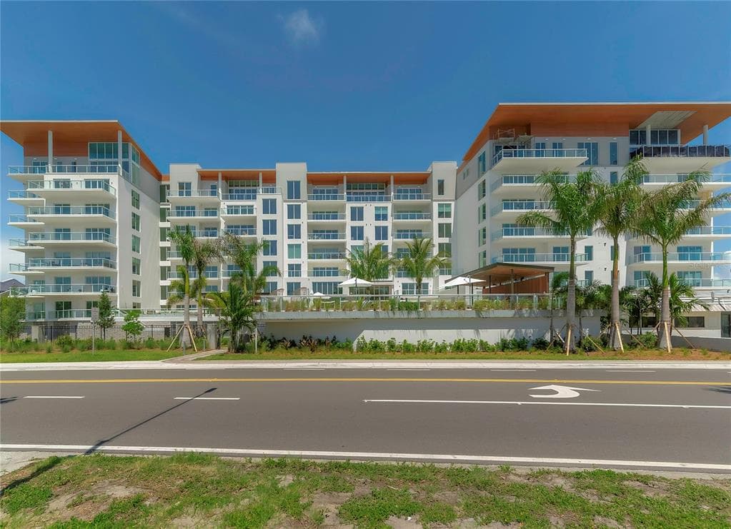 1020 SUNSET POINT ROAD UNIT 302