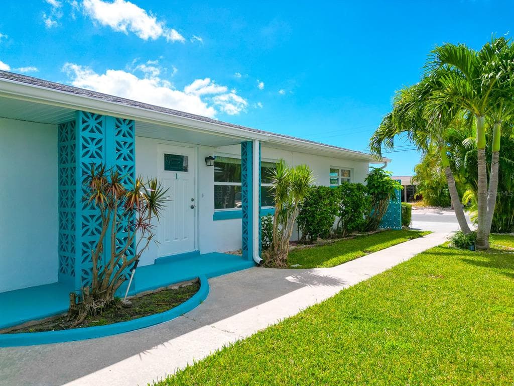 11295 1ST STREET E TREASURE ISLAND, FL 33706
