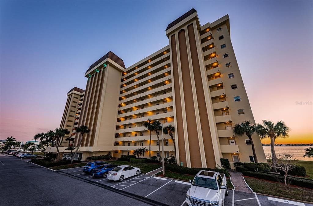 4525 COVE CIRCLE UNIT 705 ST PETERSBURG, FL 33708
