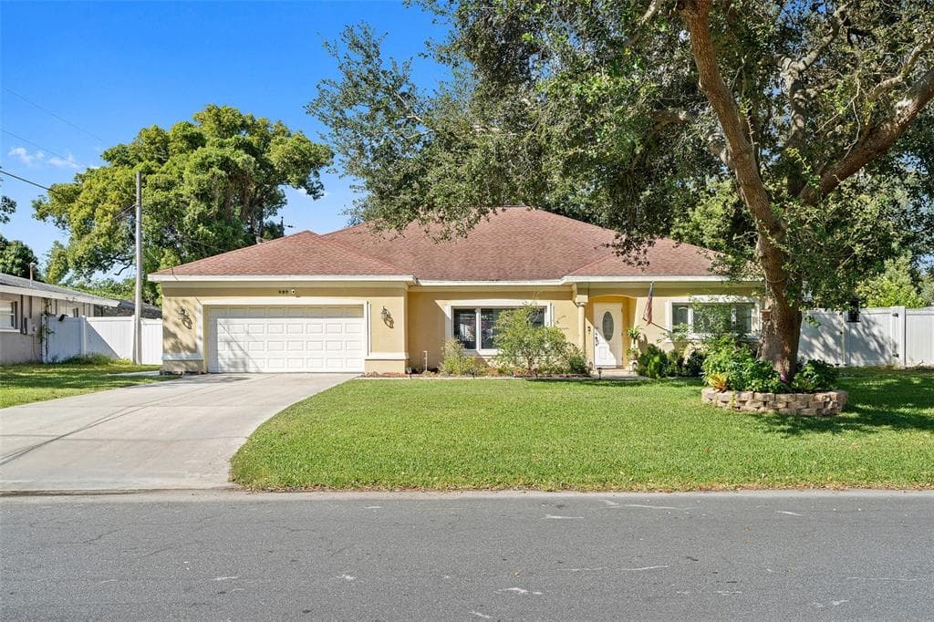 490 WOODLAND DRIVE LARGO, FL 33771