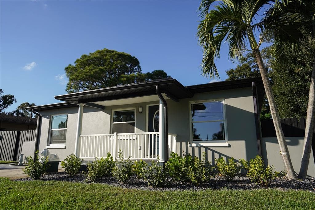 5817 DARTMOUTH AVENUE N ST PETERSBURG, FL 33710