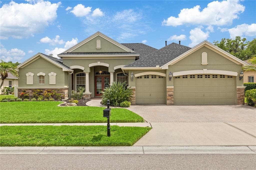 3015 LYNWOOD COURT