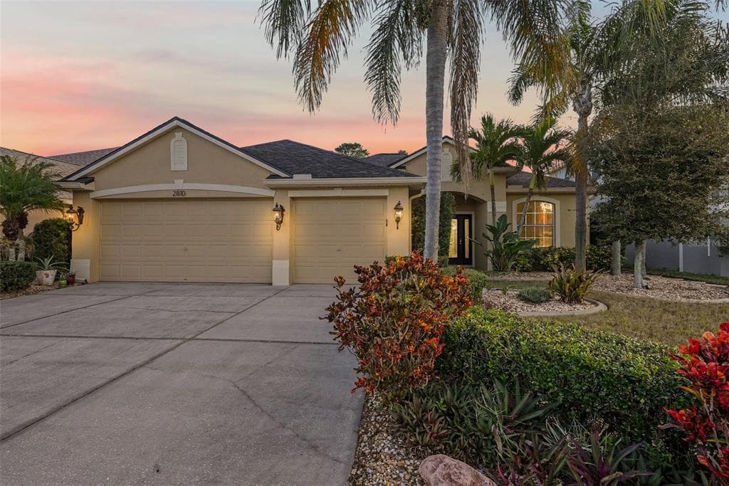 2810 RAVENDALE LANE