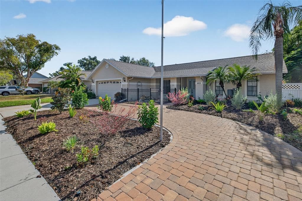 1609 SHADY LEAF DRIVE