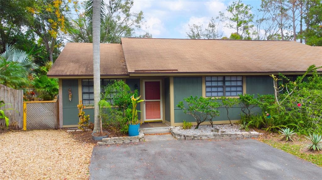 1009 WILLOW POND DRIVE