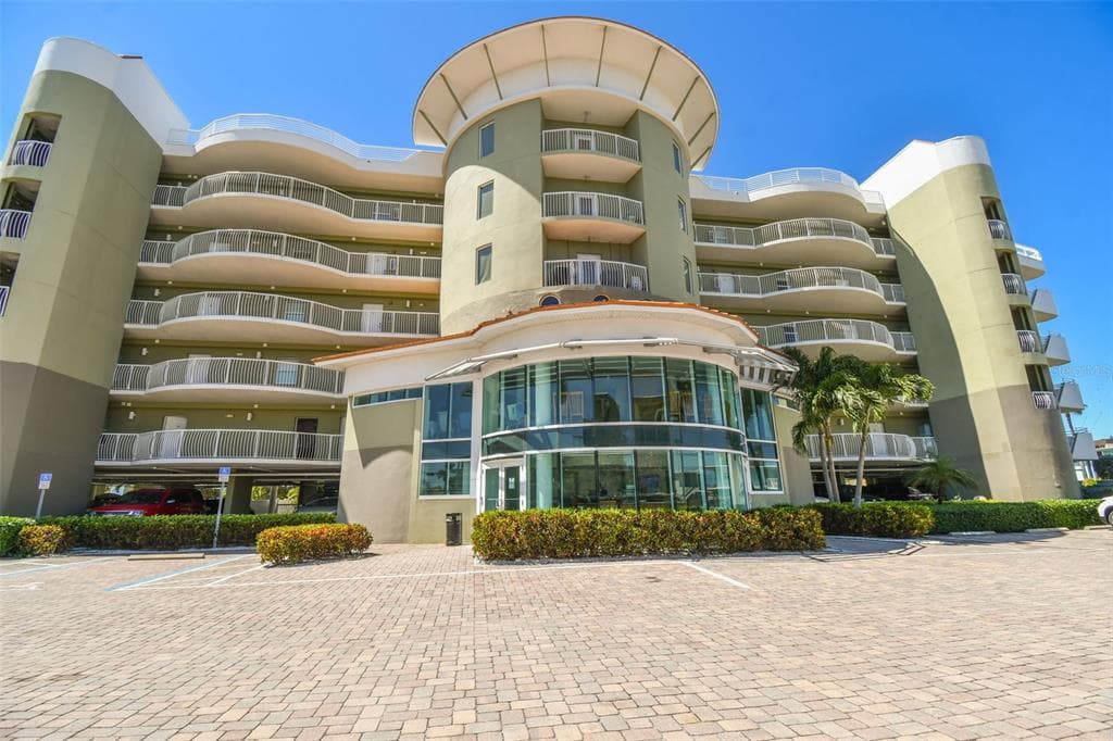 11605 GULF BOULEVARD UNIT 208 TREASURE ISLAND, FL 33706