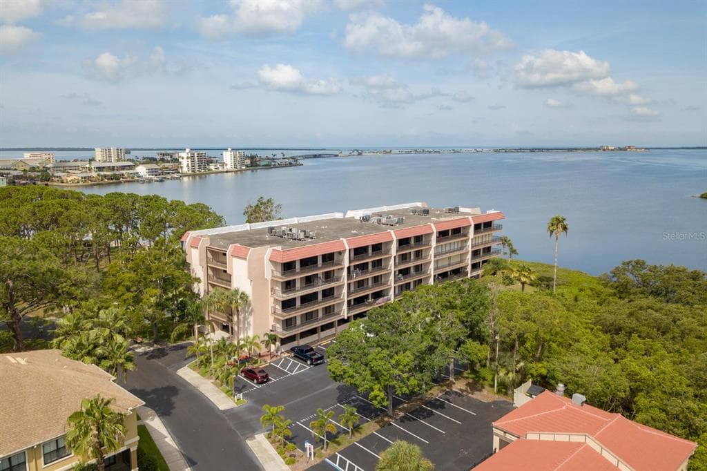 2700 BAYSHORE BOULEVARD UNIT 11-306 DUNEDIN, FL 34698