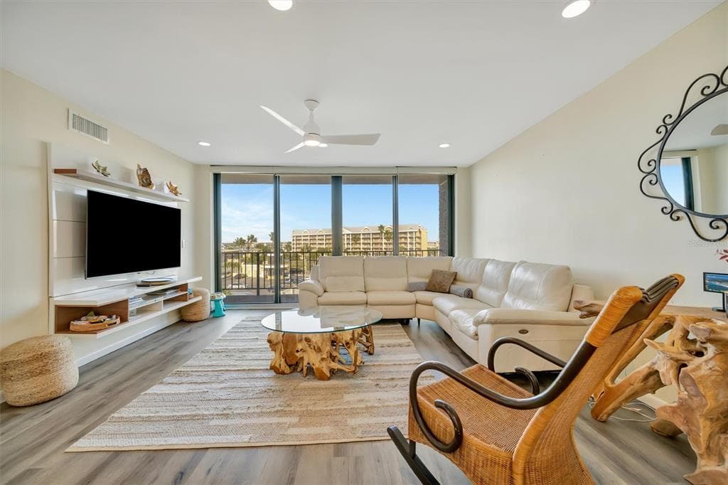 5396 GULF BOULEVARD UNIT 407 ST PETE BEACH, FL 33706