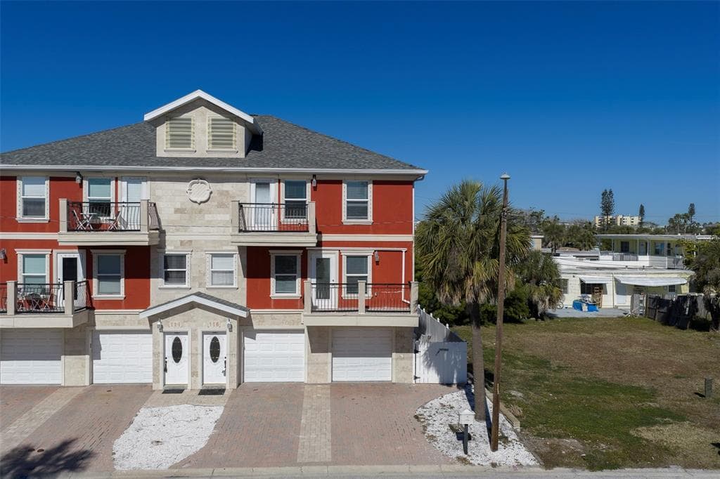 114 143RD AVENUE E UNIT B MADEIRA BEACH, FL 33708