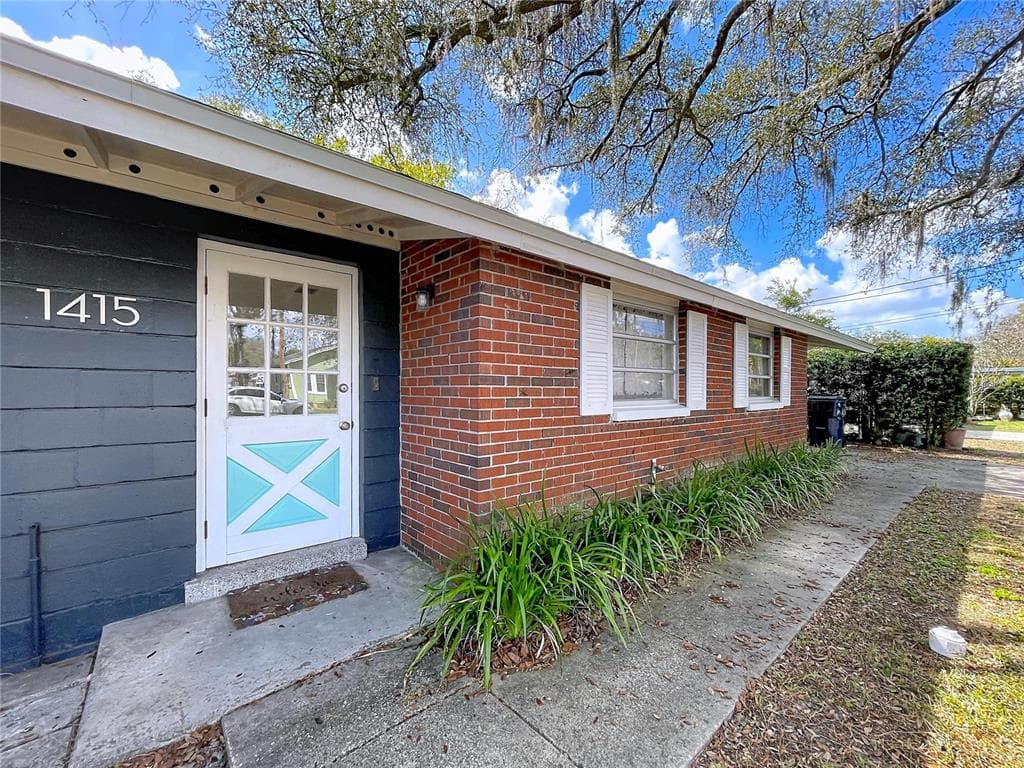 1415 E IDLEWILD AVENUE TAMPA, FL 33604