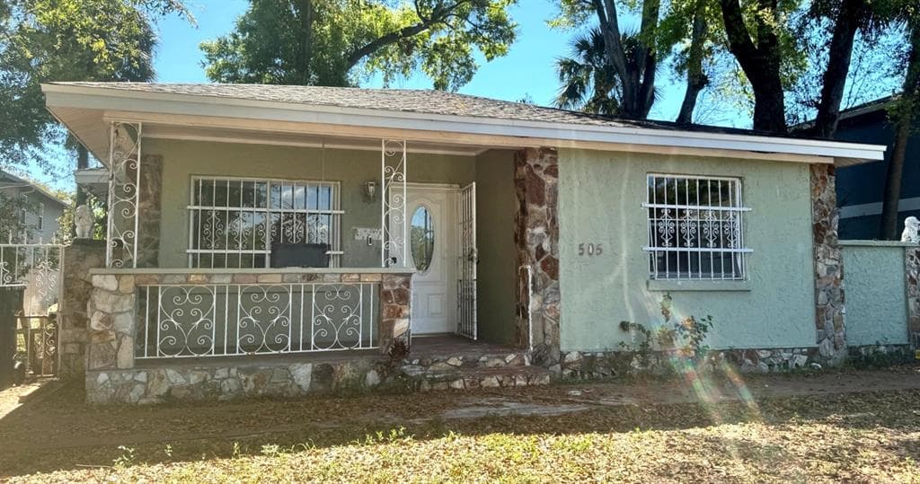 505 E COLUMBUS DRIVE