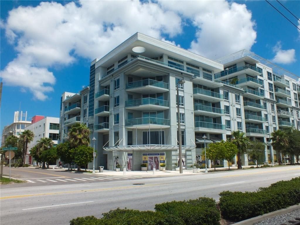 111 N 12TH STREET UNIT 1519 TAMPA, FL 33602