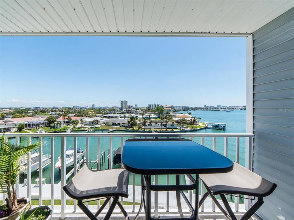 610 ISLAND WAY UNIT 407