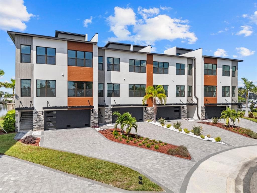 776 GRAN KAYMEN WAY APOLLO BEACH, FL 33572
