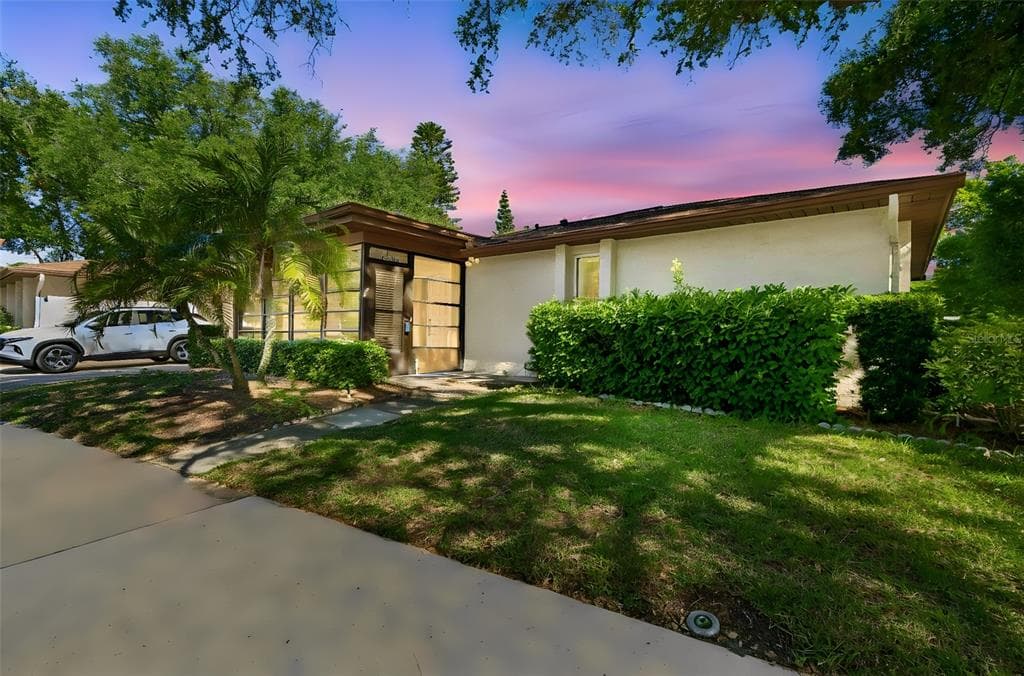 2150 SHELLY DRIVE UNIT B PALM HARBOR, FL 34684