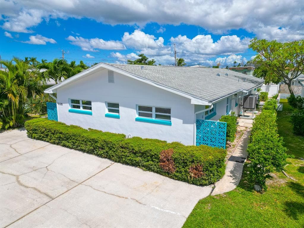 11295 1ST STREET E TREASURE ISLAND, FL 33706