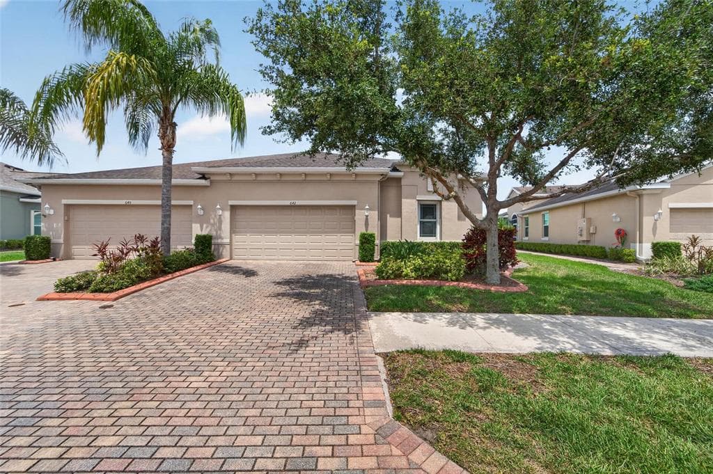 642 CHIPPER DRIVE SUN CITY CENTER, FL 33573