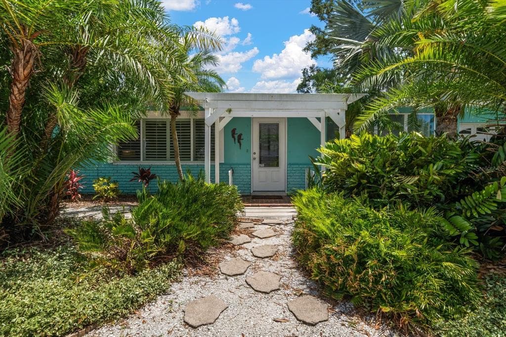 301 CEVERA DRIVE DUNEDIN, FL 34698