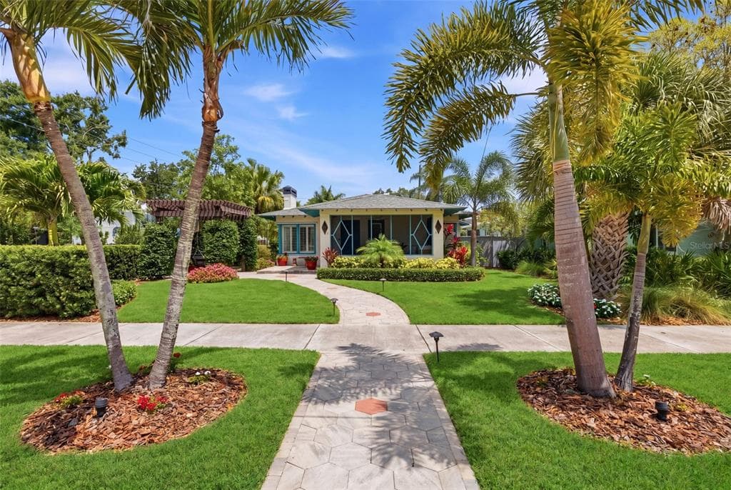 101 26TH AVENUE NE ST PETERSBURG, FL 33704
