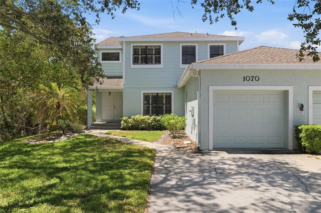 1070 SANABEL COURT NE ST PETERSBURG, FL 33702