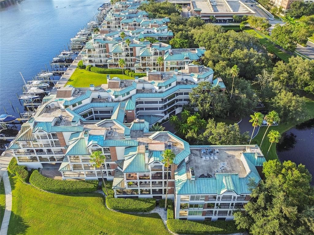 941 SEDDON COVE WAY TAMPA, FL 33602