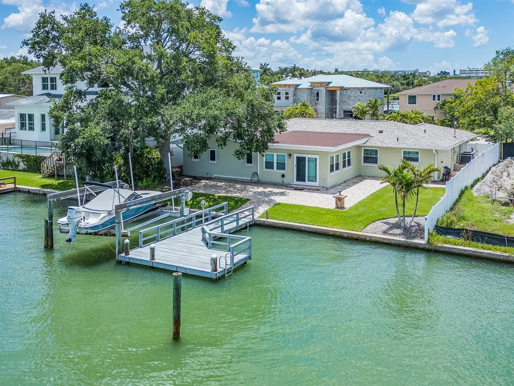 40 SUNSET BAY DRIVE BELLEAIR, FL 33756