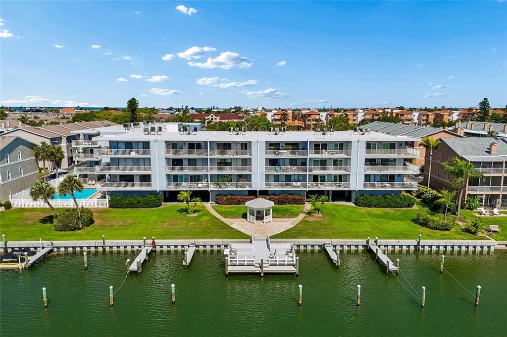 719 PINELLAS BAYWAY S UNIT 301 ST PETERSBURG, FL 33715