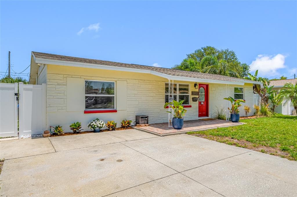 7313 37TH AVENUE N ST PETERSBURG, FL 33710