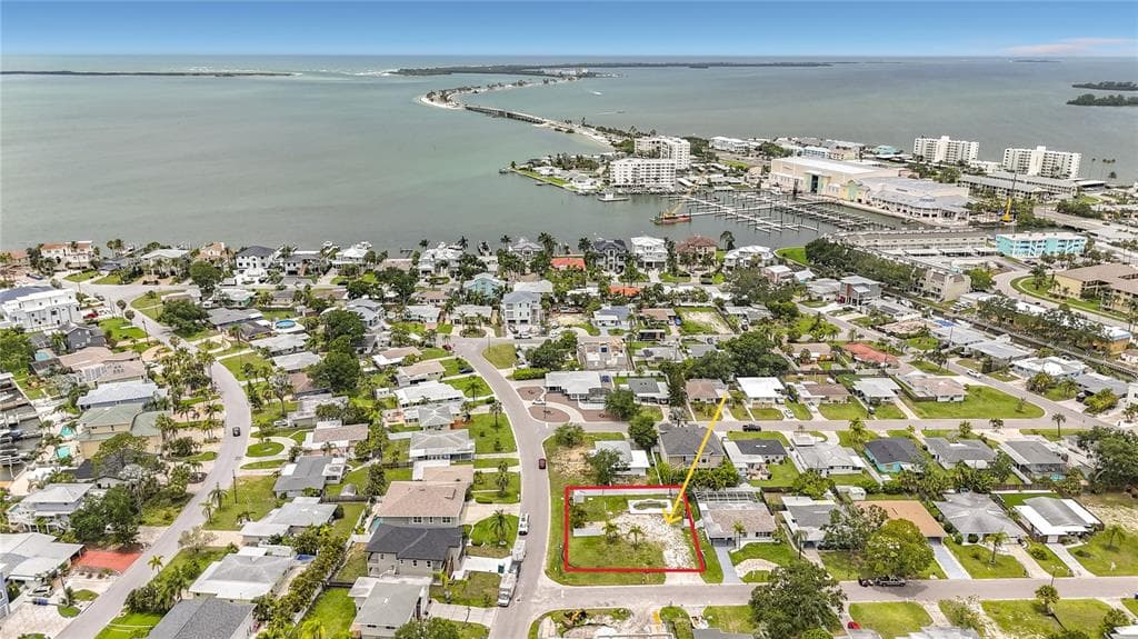 2464 DEL RIO WAY DUNEDIN, FL 34698