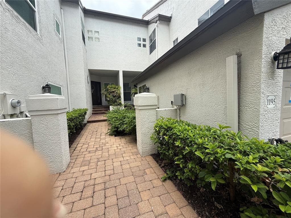1195 SHIPWATCH CIRCLE TAMPA, FL 33602
