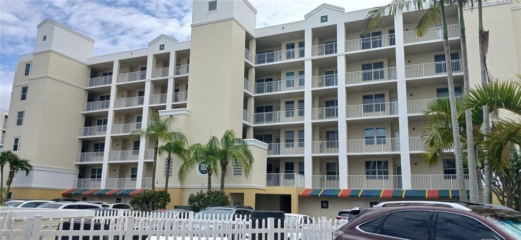 1200 COUNTRY CLUB DRIVE UNIT 3302 LARGO, FL 33771
