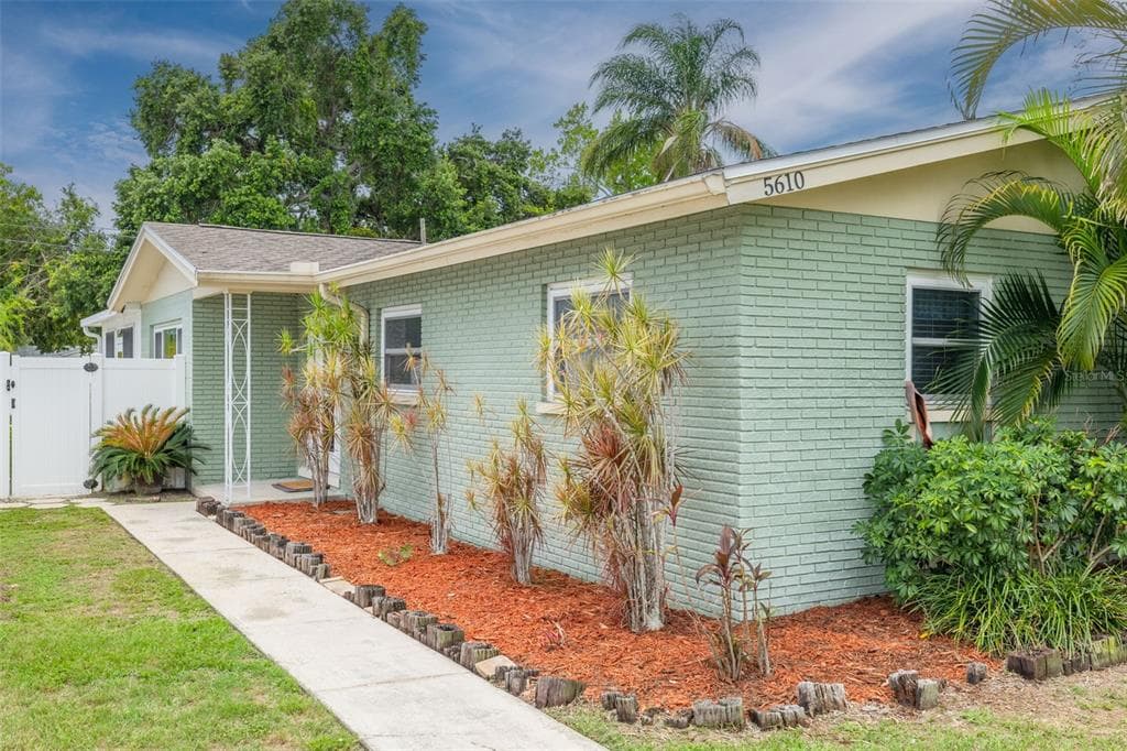 5610 19TH AVENUE S GULFPORT, FL 33707
