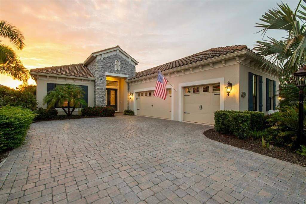 7208 WHITTLEBURY TRAIL BRADENTON, FL 34202