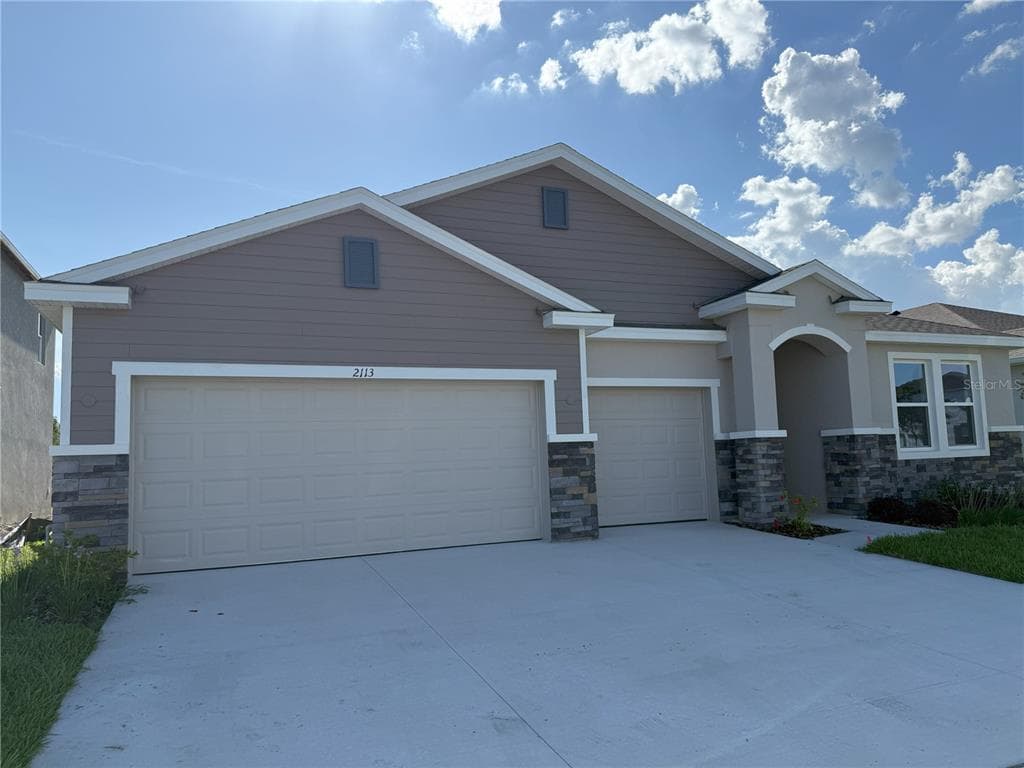 2113 WARREN ACRES BOULEVARD WESLEY CHAPEL, FL 33543