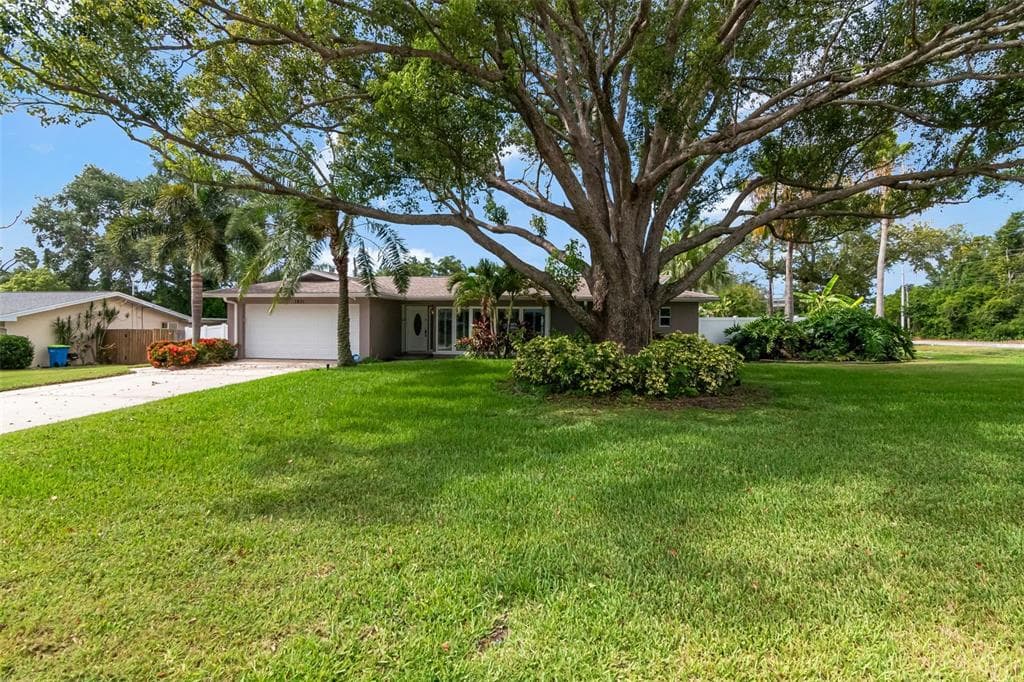 1801 OAK PARK DRIVE N CLEARWATER, FL 33764
