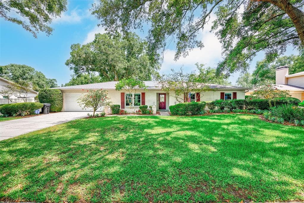 911 WOODCLIFF AVENUE TAMPA, FL 33613
