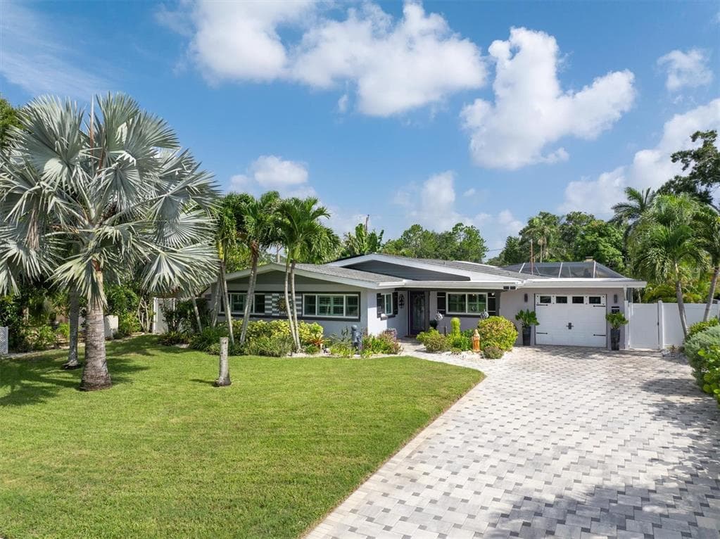 37 SOUTHWIND DRIVE BELLEAIR BLUFFS, FL 33770