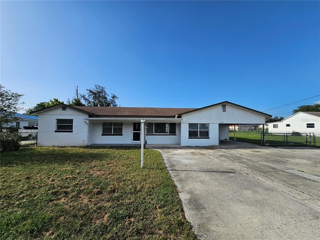 2302 BURNS STREET LAKELAND, FL 33801