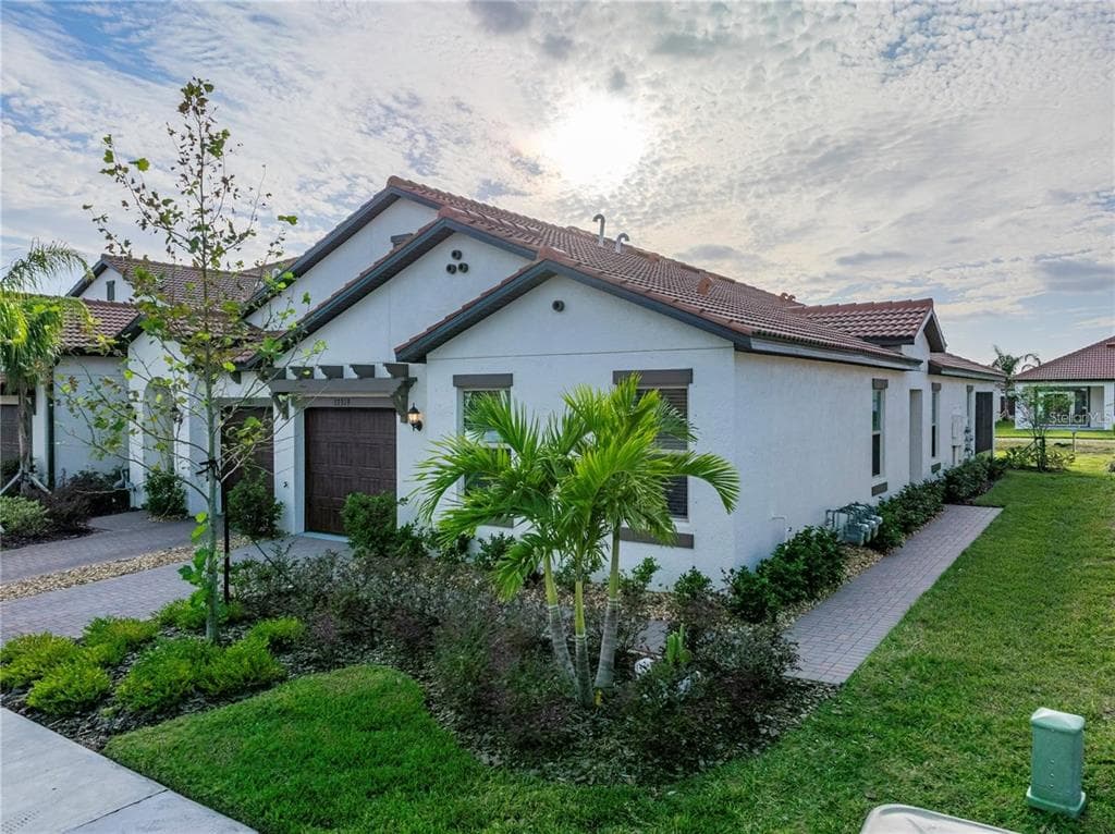 17319 HOLLY WELL AVENUE WIMAUMA, FL 33598