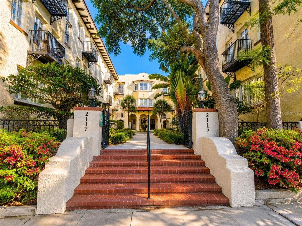 2117 W DEKLE AVENUE UNIT H2